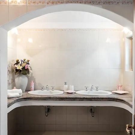 Апартаменти Glicine -historic Mediterranean Villa-